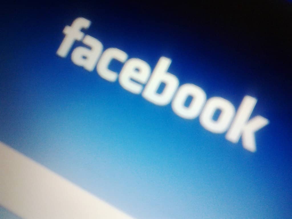Facebook Group Supports 250 People Chat
