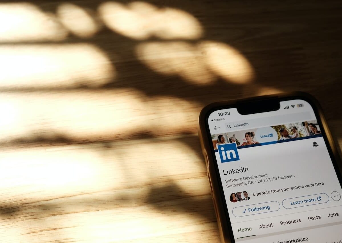 LinkedIn Company Pages can now Send and Receive Messages