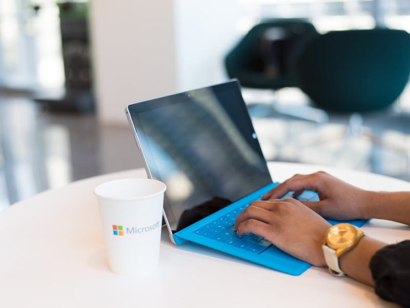 Guide: How to Enable & Use AI Features in Windows 12